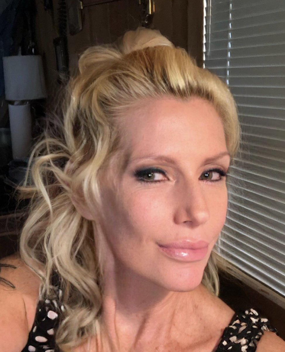 Can anyone see me? I feel invisible…💙💙