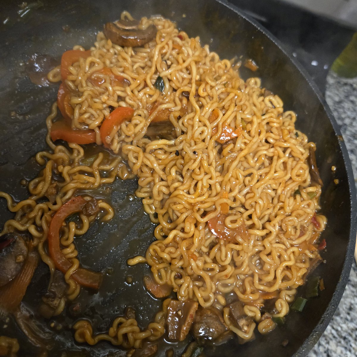 AtticusArt's tweet photo. My take at some elevated Nongshim Shin Ramen :) https://t.co/zj9kPchF7r