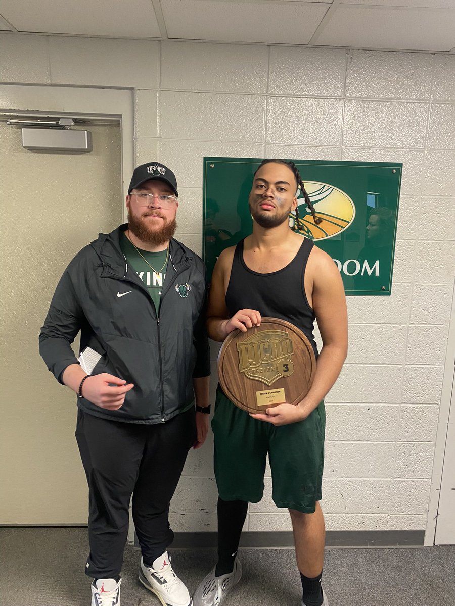 Rxcket73's tweet photo. Senior day/Regional Championship W!
55-10 vs #5 Erie 
2 x regional 🏆🏆
5 x consecutive njcaa region 3 champs!!!
Thank you 🖤💚
@HVCCVIKINGS @HVCCFootball @CoachRathka52 @CoachDonJones https://t.co/V49zuHlKR4