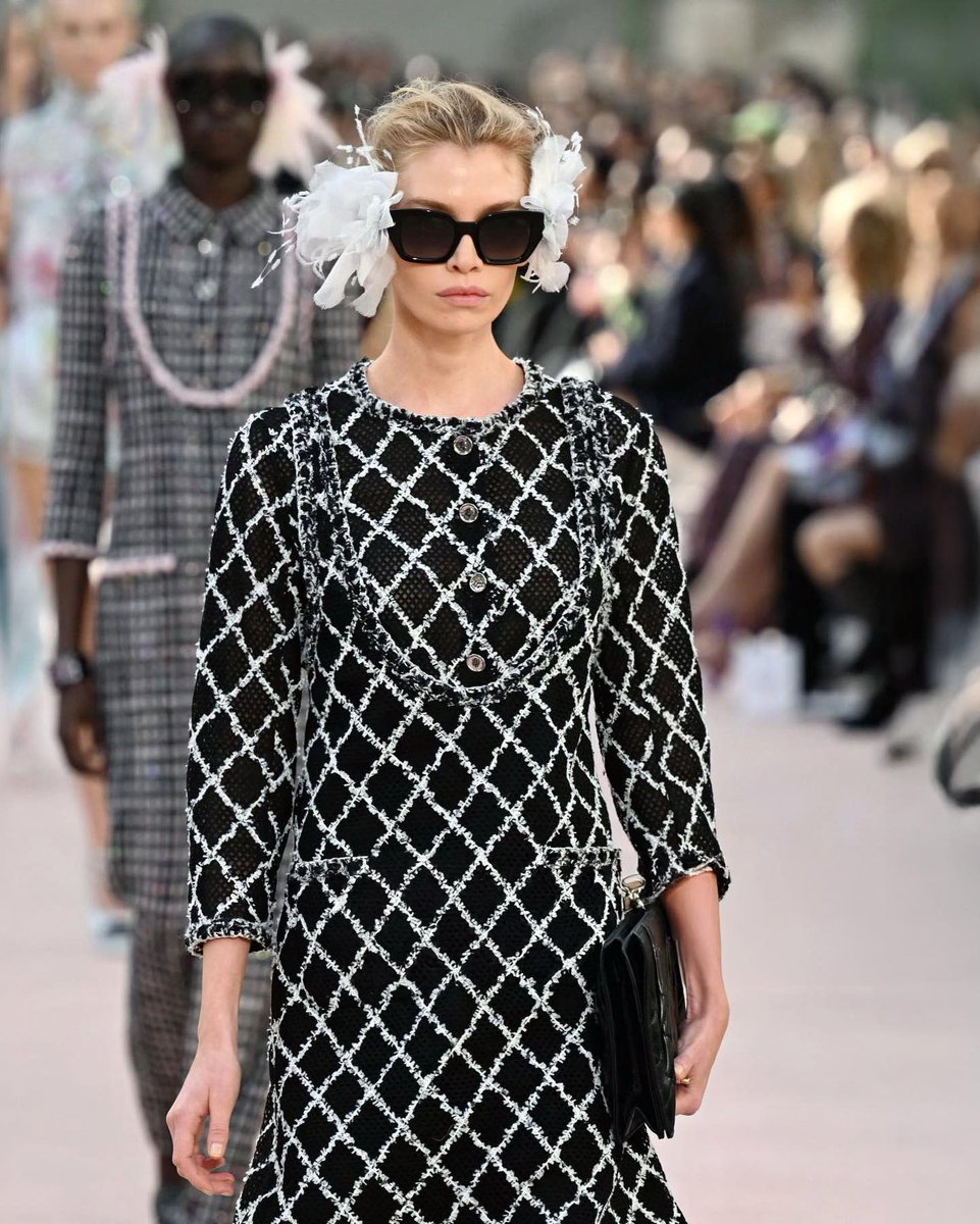 © 𝗣𝗼𝗽 𝗙𝗮𝘀𝗵𝗶𝗼𝗻 (#PopFashionRP)
#FashionWeekRP › Event › #iChanelRP

𝗡𝗲́𝗺𝗲𝘀𝗶𝘀 𝗦𝘁𝗲𝗶𝗻 (<a href="/godslayerfiles/">𝖭𝖾́𝗆 𝝑𝝔</a>) look to <a href="/iChanelRP/">𝖢𝗁𝖺𝗇𝖾𝗅 ᴿᴾ</a> Show 2025 in #ParisFWRP <a href="/RPFashionWeek/">𝗙𝖺𝙨𝘩𝗂𝗼𝗇 𝘞𝗲𝗲𝙠 ᴿᴾ</a>