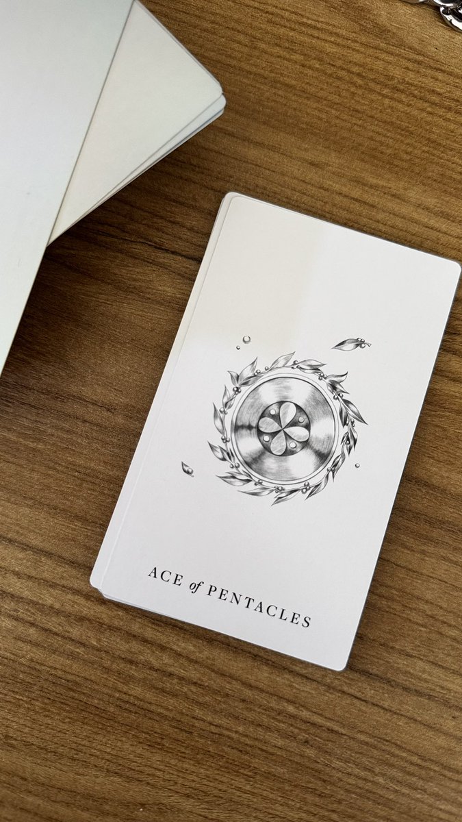 ♊ Gêmeos — Ás de Ouros

A prosperidade te encontra essa semana, Gêmeos. O Ás de Ouros é o símbolo de uma nova oportunidade, seja no campo financeiro ou pessoal. Este é o começo de uma fase mais estável, onde os frutos do seu esforço começam a aparecer. O que você plantou nos