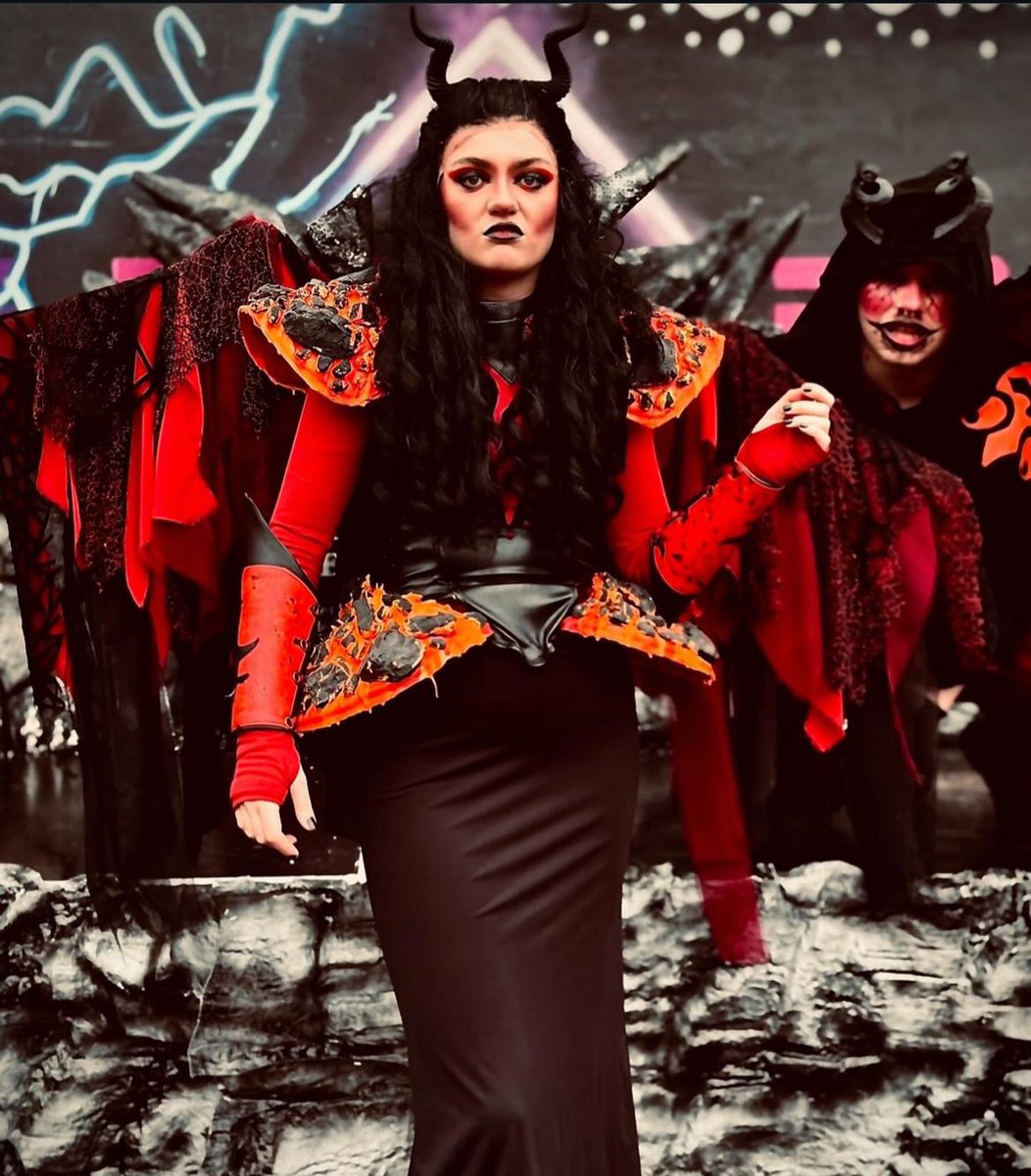 She’s the devil in a dress 🖤🔥

She has that vibe of come to the dark side it’s so much fun to be evil . 

#thorpeparkfrightnights 
#thorpeparkresort #thorpeparkofficial #thorpepark #scare #scareactor #scareactors #shesthedevilindisguise #devilish #themeparkphotography #wicked