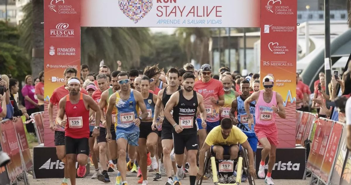 imd_lpgc's tweet photo. 🏃♂️💓Gran participación en la 1ª #RunStayAlive.
Adultos, niños y niñas disfrutaron de un día de deporte y, lo más importante, aprendieron a salvar vidas🚑.
👨⚕️👩⚕️Profesionales sanitarios enseñaron maniobras de reanimación y cómo actuar en emergencias.
@Aristaeventos | @SoCanCar https://t.co/8paQeBFIQ3