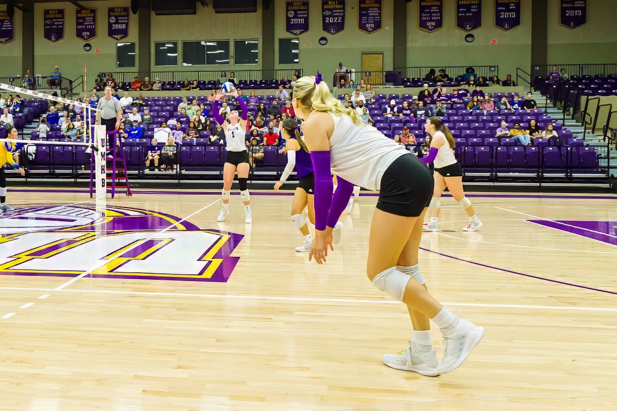 10/19/2024 UMHB Volleyball vs LETU russellmarwitz.com/10-19-2024-umh… #gocru #CruSports #d3vb