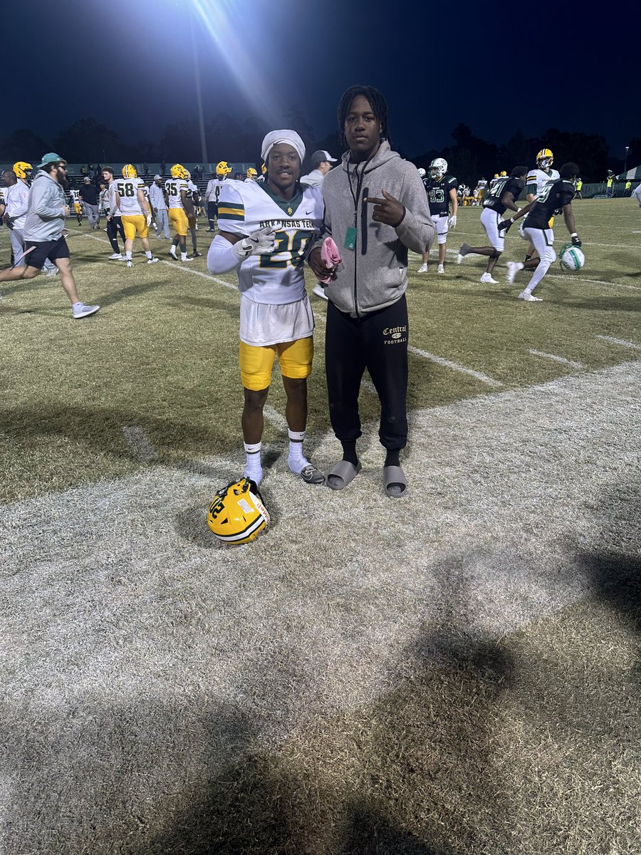 Kelly (KJ) Smith (@kj13smith) on Twitter photo Had a great game day experience yesterday <a href="/WeevilFootball/">UAM Football</a> Thank you <a href="/CoachWrightUAM/">Steve Wright</a> for the hospitality!
#EatEmUp #kj13 Had a great game day experience yesterday <a href="/WeevilFootball/">UAM Football</a> Thank you <a href="/CoachWrightUAM/">Steve Wright</a> for the hospitality!
#EatEmUp #kj13