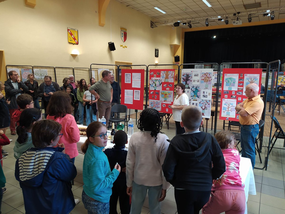 Clap de fin pour ce grand week-end d'échanges généalogiques du Cercle Généalogique Poitevin CGP qui avait mis en avant dès vendredi en fin d'après-midi, les enfants des écoles de Lussac-les-Châteaux, pour leurs réalisations d'arbres des "poilus" locaux. Bravo à eux !