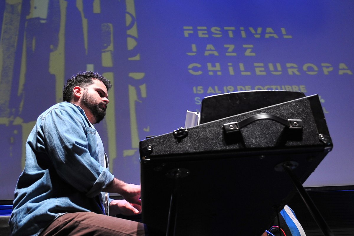 ¡Fueron días de encuentros y buena música!

🎺Despedimos la 14ª edición del <a href="/fjazzchileuropa/">Festival de Jazz Chileuropa</a>, que desde 2009 fortalece los lazos culturales entre Europa y Chile a través de la riqueza y diversidad de la música jazz.

¡Gracias a tod@s quienes nos acompañaron!