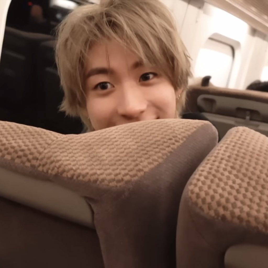 .                  
              ก้ามกล้วย                               ชั้นชื่อชบาแก้ว
                                                                       เธอล่ะ