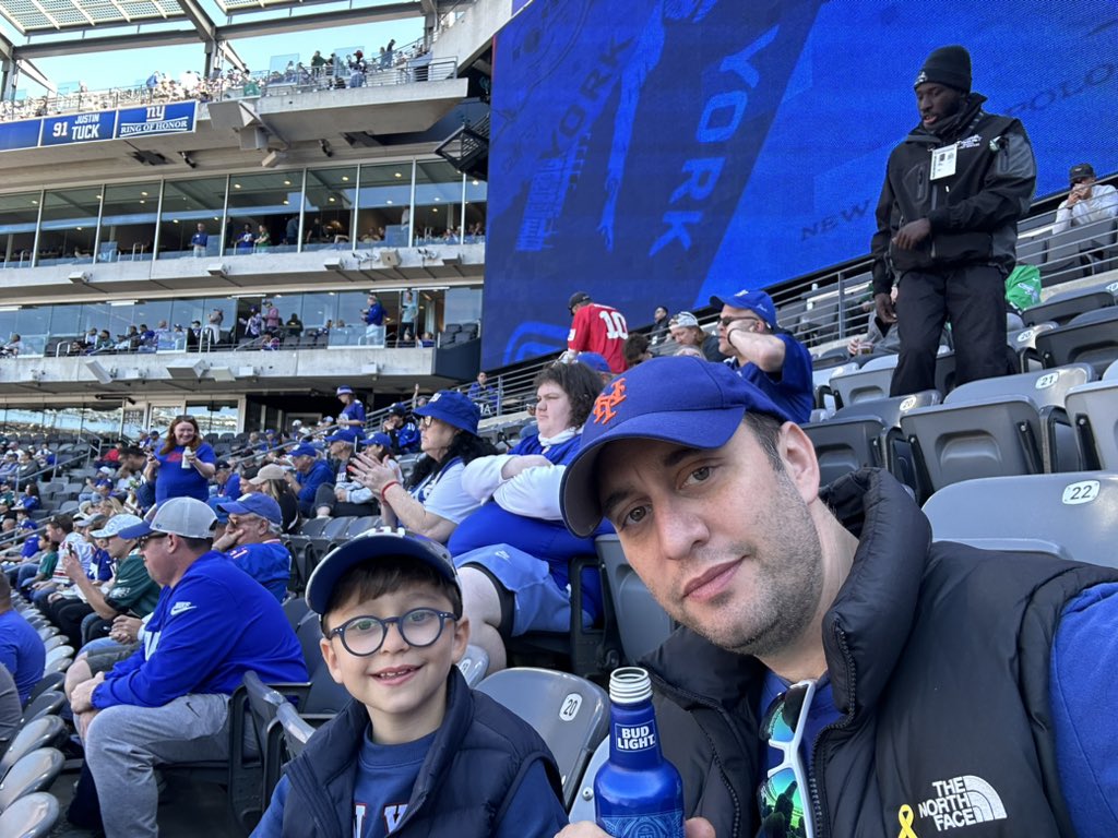 ydital's tweet photo. All the way from #London to see u guys not completing a single pass for a TD. @Giants #yousuck https://t.co/xDxV2pWSjc