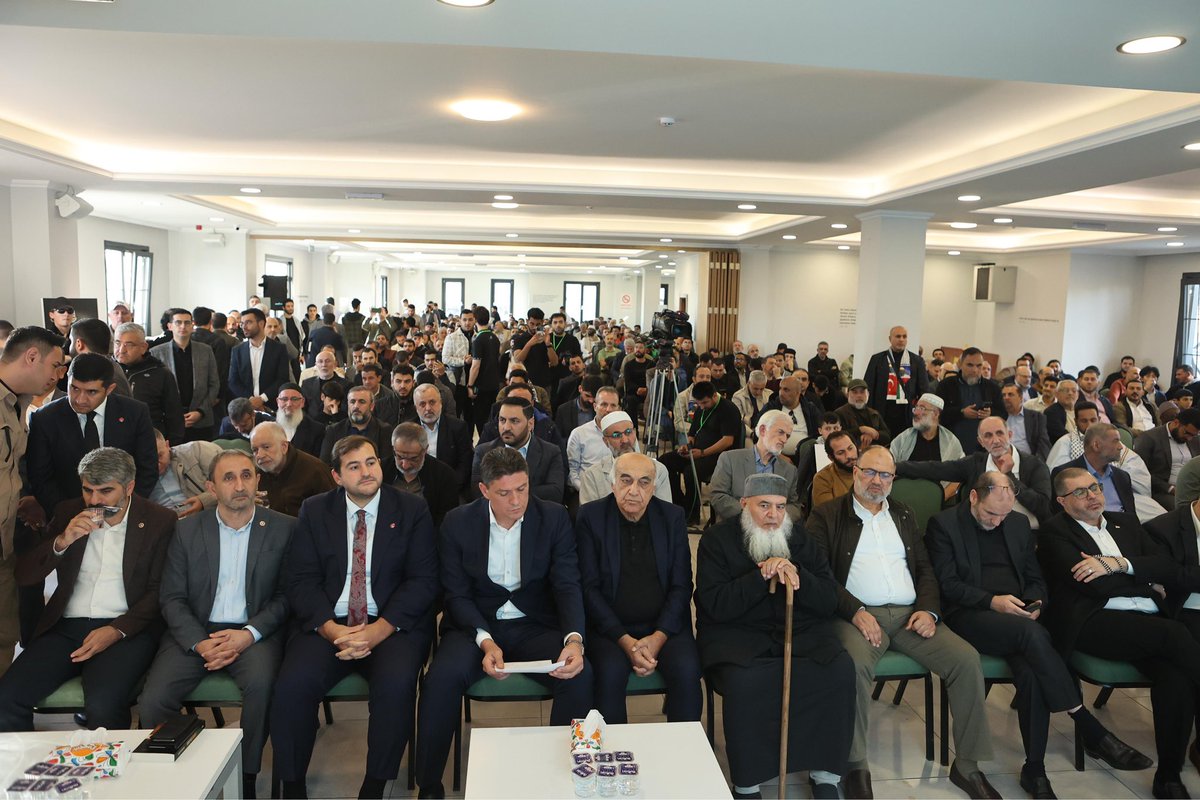 Yahya Sinvar’ın şehadetini tebrik etmek üzere HAMAS’ın taziye programına iştirak ettik, direnişin şanlı temsilcileriyle kucaklaştık. 

Saadet Partisi ve Milli Görüş camiası olarak direnişi en yüksek sesle desteklemeye devam edeceğiz! 🇹🇷🇵🇸

Konuşmamda da belirttiğim üzere;