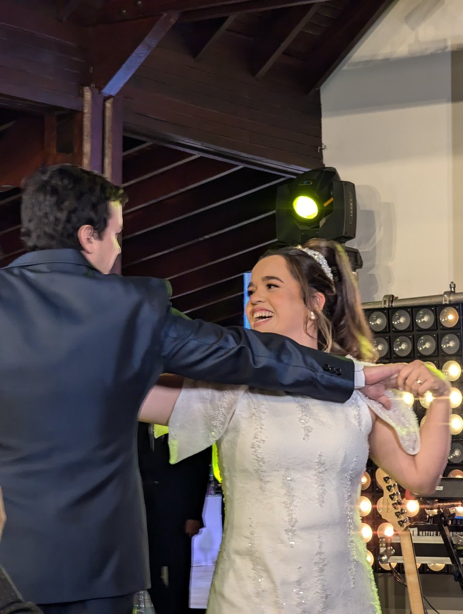 MaluliAM's tweet photo. Nunca voy a superar nuestra noche. 
Casada con el amor de mi vida ❤️👰🏽‍♀️🤵🏽 https://t.co/9nUWmZeXsw