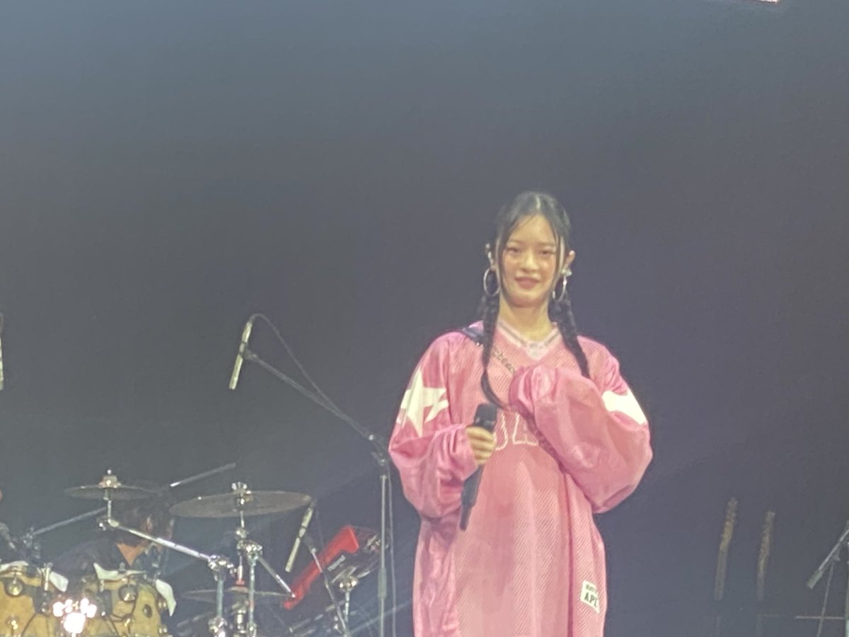 Modani12345's tweet image. 昨日今日してた髪型と、今日のはにちゃんの髪型いっしょ、、￼

昨日目の前でインスパイア受けてくれたってことでよろし？￼￼☺️🫶🏻🫶🏻🫶🏻
#CokeStudio2024 #NewJeans #HANNI