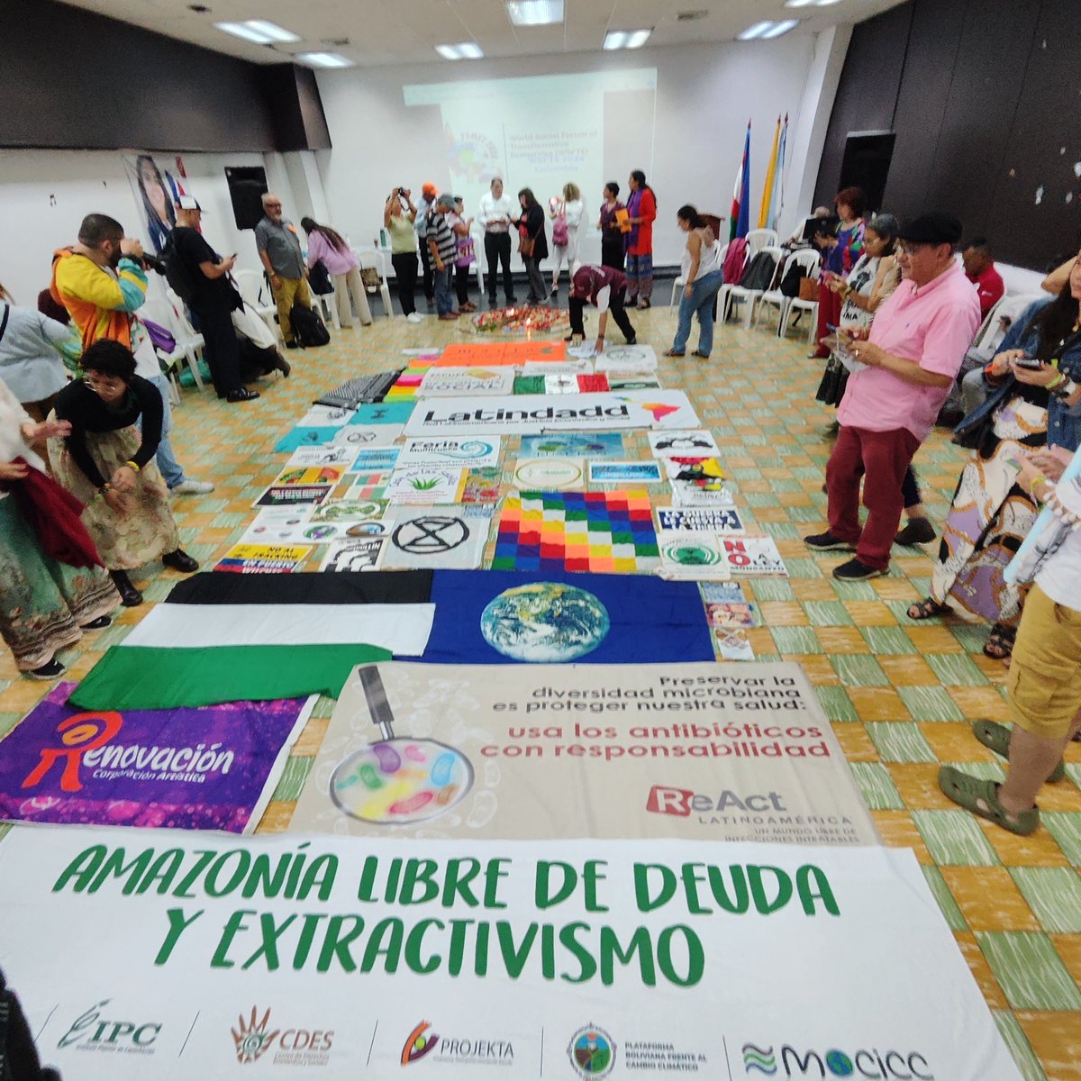 latindadd's tweet photo. Con un mensaje por la conservación de la naturaleza arrancó en la ciudad de #Cali, #Colombia el Foro Social Mundial de las Economías Transformadoras #FSMET.
"El foro es el primer eslabón de un nuevo tejido que responde a las lógicas #capitalistas, que les dice que desde las #EconmiasTransformadoras construimos un camino alternativo, para alcanzar las transformaciones que necesita el mundo".