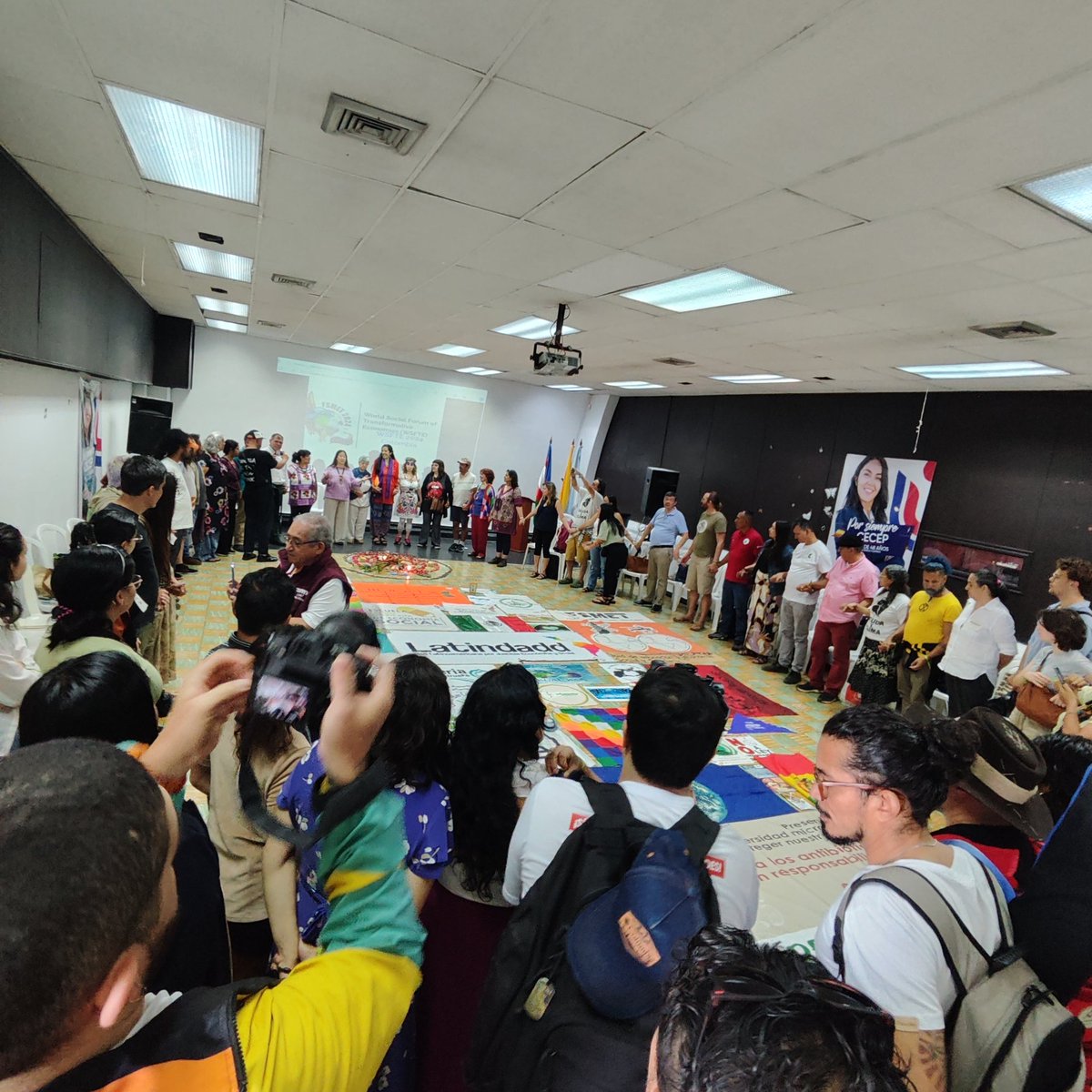 latindadd's tweet photo. Con un mensaje por la conservación de la naturaleza arrancó en la ciudad de #Cali, #Colombia el Foro Social Mundial de las Economías Transformadoras #FSMET.
"El foro es el primer eslabón de un nuevo tejido que responde a las lógicas #capitalistas, que les dice que desde las #EconmiasTransformadoras construimos un camino alternativo, para alcanzar las transformaciones que necesita el mundo".