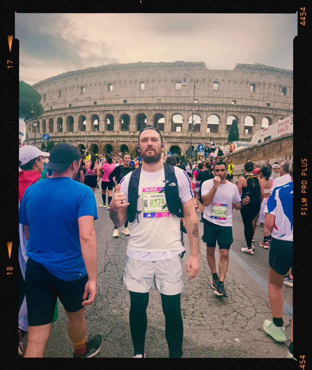 alexanderdevine's tweet image. A huge THANK YOU to Alex Pettyfer, the newest member of #TeamDevine, who today completed the Rome Half Marathon in an impressive 2hrs 2mins! 🇮🇹

We’re so proud of you, Alex! Enjoy the evening and rest up! 💙🐬

And there’s still time to donate: justgiving.com/page/alex-pett…