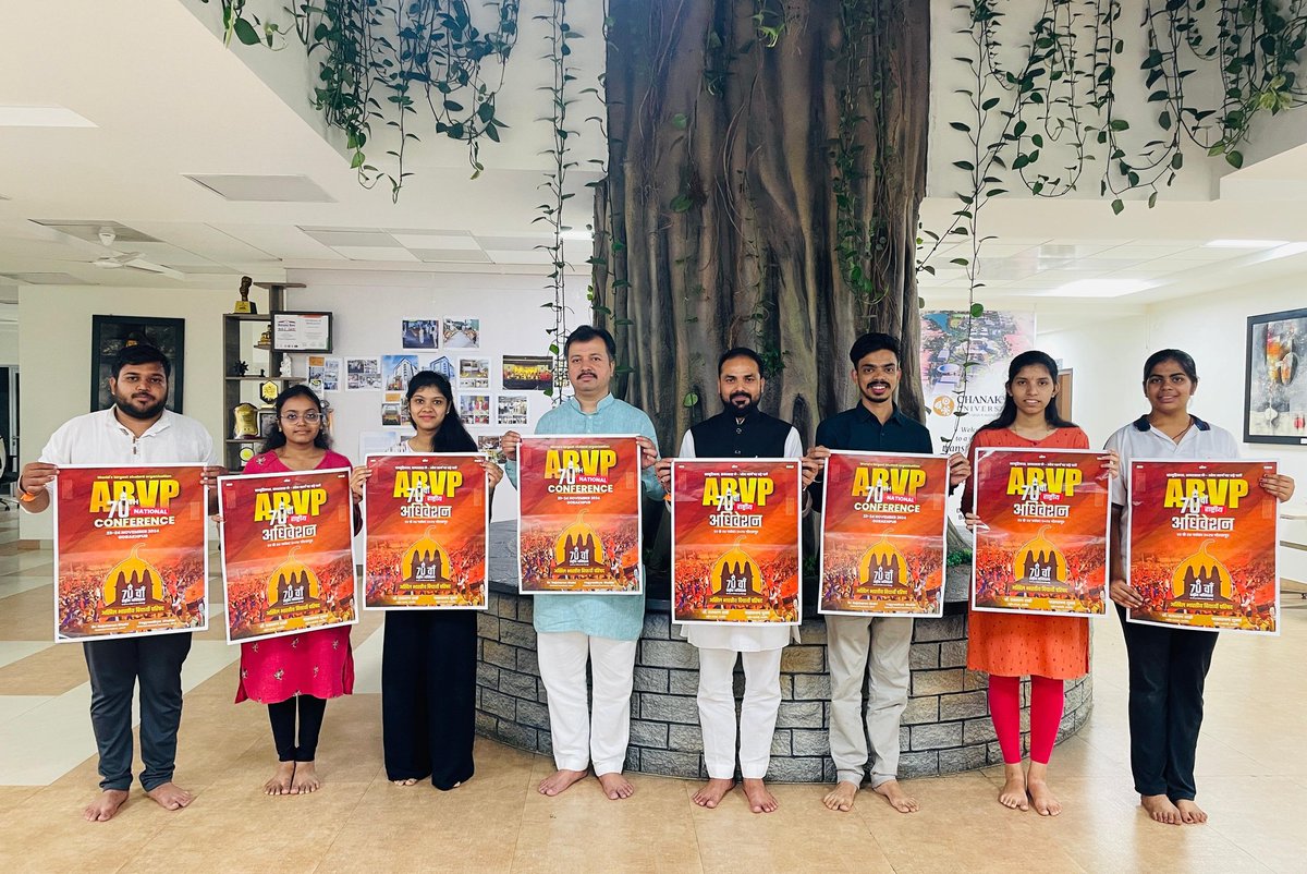 नवंबर माह में गुरु गोरक्षनाथ की नगरी गोरखपुर में आयोजित होने जा रहे अखिल भारतीय विद्यार्थी परिषद के 70वें राष्ट्रीय अधिवेशन के पोस्टर का विमोचन राष्ट्रीय महामंत्री श्री <a href="/yagywalkya/">Yagywalkya Shukla 🇮🇳 याज्ञवल्क्य</a> एवं राष्ट्रीय संगठन मंत्री श्री <a href="/AshishSainram/">Ashish Chauhan</a> द्वारा बेंगलुरु में किया गया।

#70thABVPConf