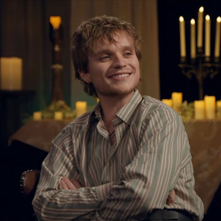 ⠀
⠀
ты бываешь таким разным. особенно сейчас, когда твоя взрослая жизнь вовсю кипит. приходится ловить каждый момент, вдруг что-то упущу. или и вовсе упущу тебя.
⠀