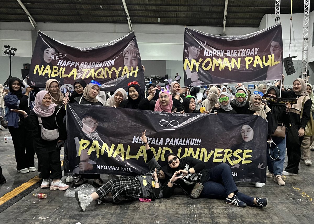 iiidii_ii's tweet photo. Mau bilang kalian terbaik, keren, hebat terimakasih sudah bersama2 memilih Universe ini dan membersamai Paul nabila dr awal sampai saat ini. Saatnya kita lulus &amp; support mereka dgn cara kita masing2 dgn bekal dr tim dapur yg keren itu. Ttp semangat peluk jauh warga panaland 🫂🤍 https://t.co/yhw4f7HnxL