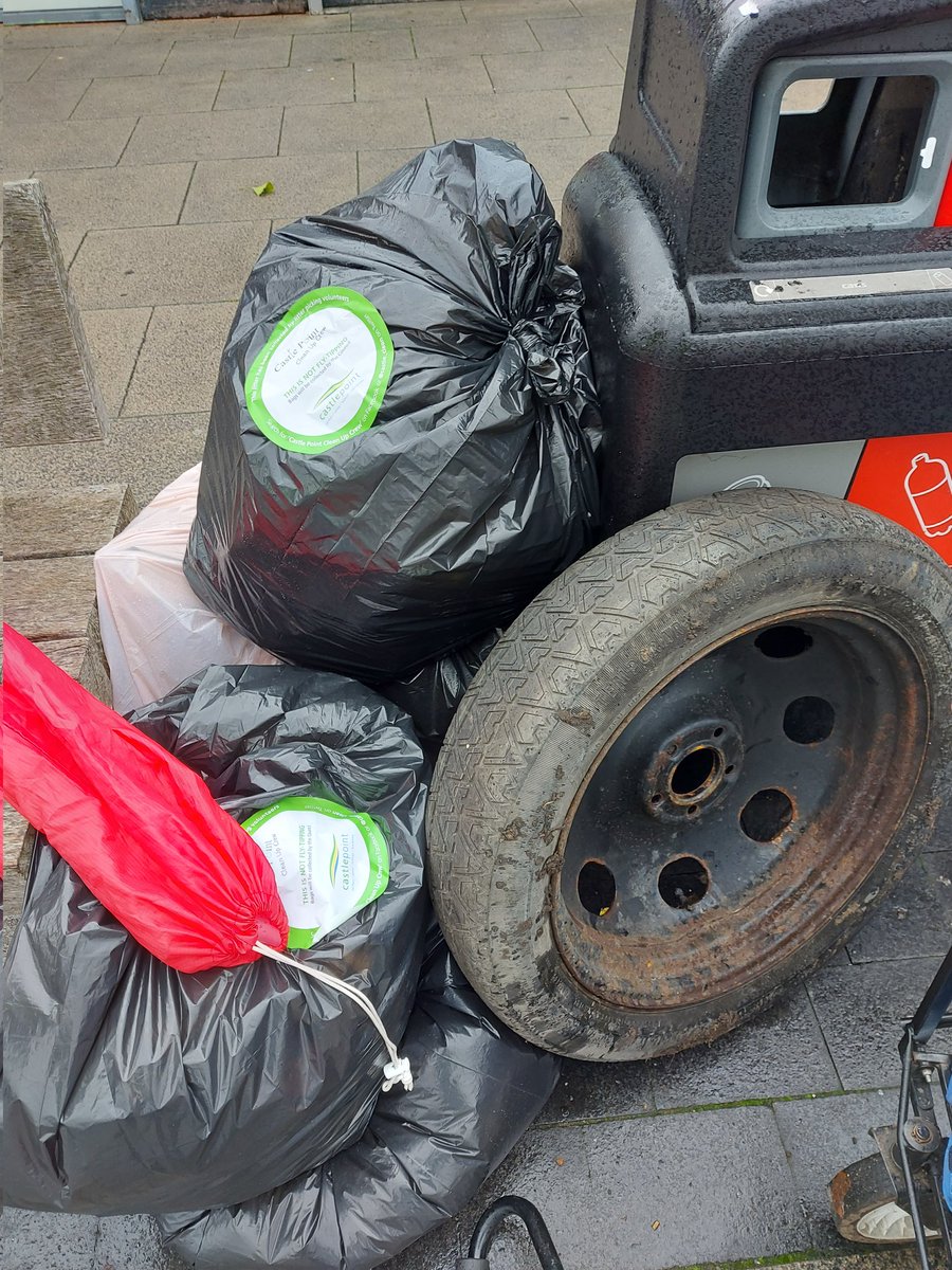 castle_clean's tweet photo. Just 3 of us at Tarpots today.  Hundreds of cigarette butts 🚬 https://t.co/jZqvaqurhN