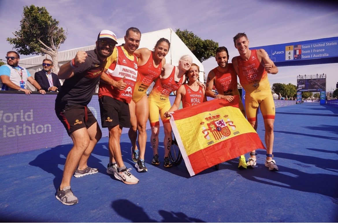 pmd_almeria's tweet photo. 🥉 Felicidades al almeriense @jairoruizTr, bronce en el relevo mixto del Campeonato del Mundo de Triatlón Paralímpico, junto a Eva Moral, Susana Rodríguez y Nil Ruidavets.
.
.
.
#jairoruiz #triatlon #triatlonparalimpico #campeonatodelmundo @aytoalm @antcasimiroual https://t.co/ohcxqddJDF