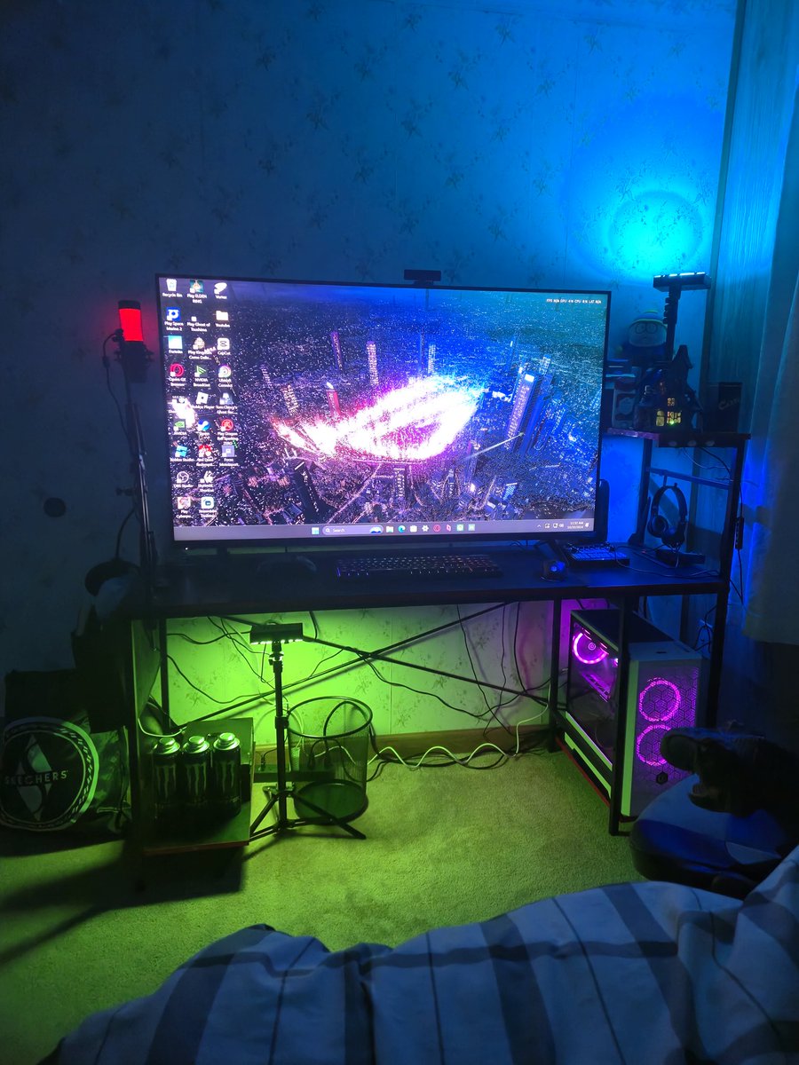 Net_GamingTv's tweet photo. Rate my gaming pc setup 😍 🔥🔥🔥 #PC #pcroom #GamingLife #gaming https://t.co/mL8i4jGOYk