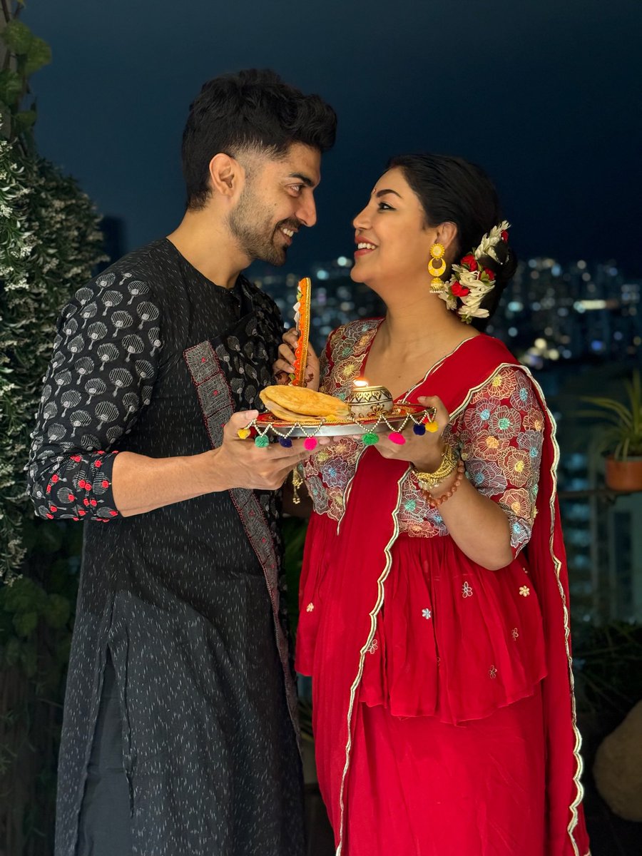 gurruchoudhary's tweet photo. #KarvaChouth ❤️❤️ https://t.co/AYUwqxKqvq