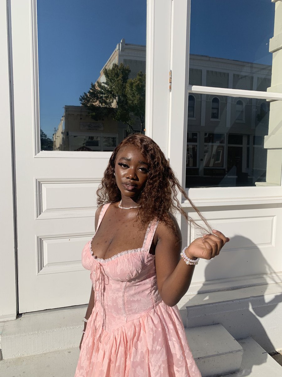 CrystalRozee's tweet image. 22🥂