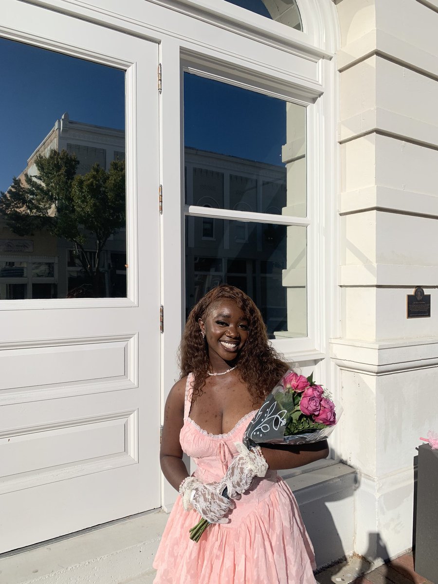 CrystalRozee's tweet image. 22🥂