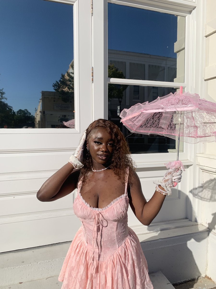 CrystalRozee's tweet image. 22🥂