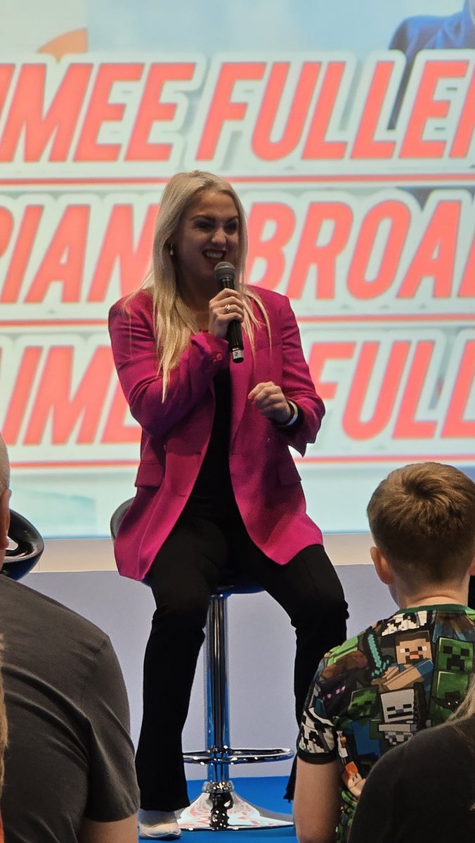aimee_fuller's tweet photo. An absolute privilege to cut the ribbon at the London #snowshow this weekend. I then hit the stage for my chat on resilience and mindset w/ @ChemmySki https://t.co/S3eb3zpyIA