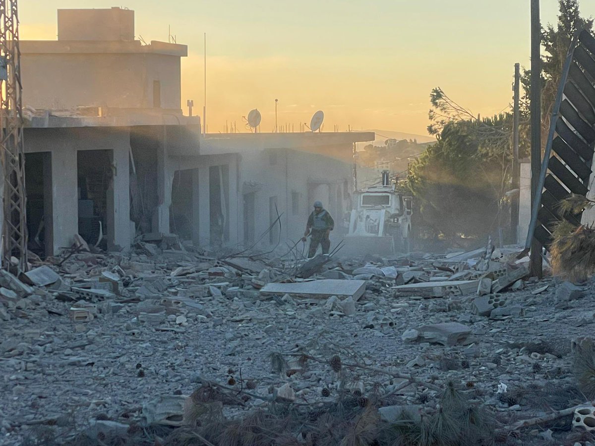 Niall O’Connor (@nialljournal_ie) on Twitter photo An extraordinary set of pics of Irish soldiers clearing a path to resupply their colleagues at UNP 6-52 and Polish soldiers at 6-50. <a href="/thejournal_ie/">TheJournal.ie</a> An extraordinary set of pics of Irish soldiers clearing a path to resupply their colleagues at UNP 6-52 and Polish soldiers at 6-50. <a href="/thejournal_ie/">TheJournal.ie</a>