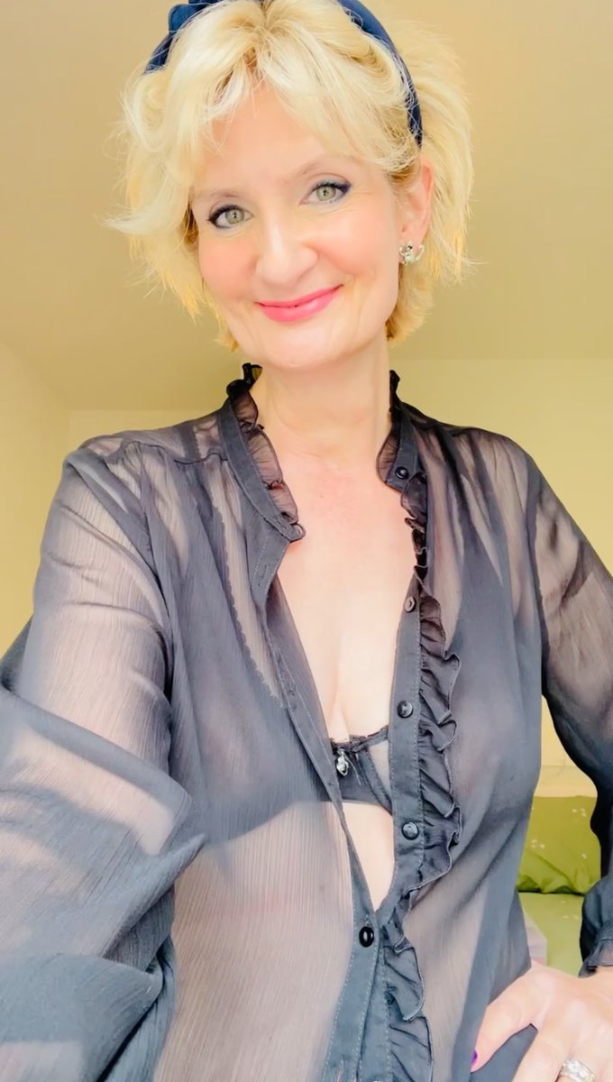 Just thought I’d say “hi” 

💋REPOST PLS! 💋