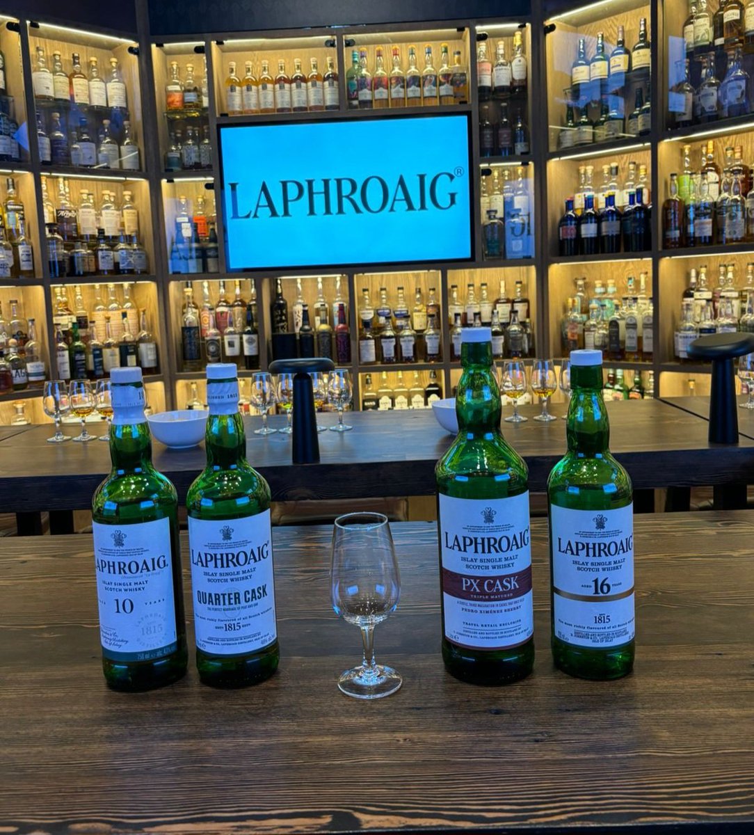 Back to the basics and giving Peat a chance🥃🥃

Thanks to the @thewhiskyvaultsa and @steve_premium for hosting a @laphroaig tasting🥃🥃 and sharing the distillery's history🙌

#Whiskyboss #wbsa #Laphroaig #Tasting #Whisky #Scotch #peat #Islay