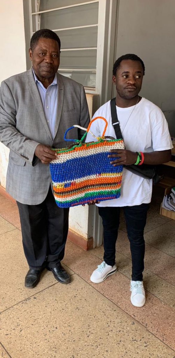 même si le secteur de recyclage au niveau de nos pays souffre de beaucoup handicap les opérateurs et intervenants formels et informels jouent grâce à leurs dynamismes un rôle clé dans le processus d'instauration d'une économie verte et circulaire, #climatclock #COP29AZERBAİJAN