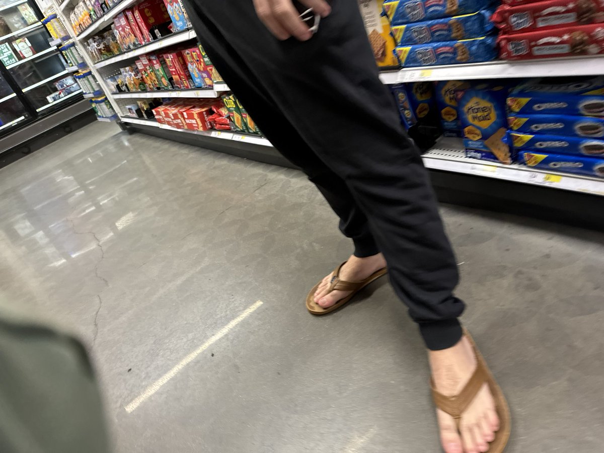 pieds007's tweet photo. J-Crew Flip Flops at Target https://t.co/LZwxxP6McT