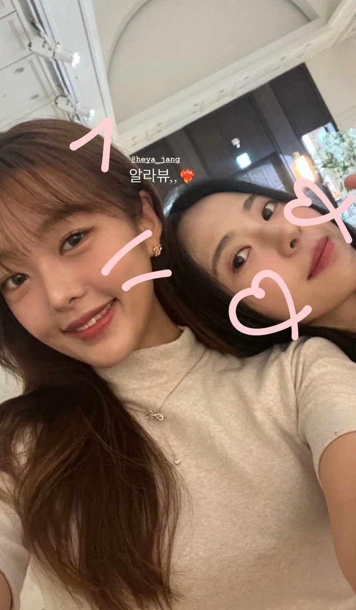 Atsudeul's tweet photo. Hyogyeong, Sihyeon, Dawon, and Yunji all attended their choreographers' wedding 🩷 https://t.co/qX6Ds4LYru