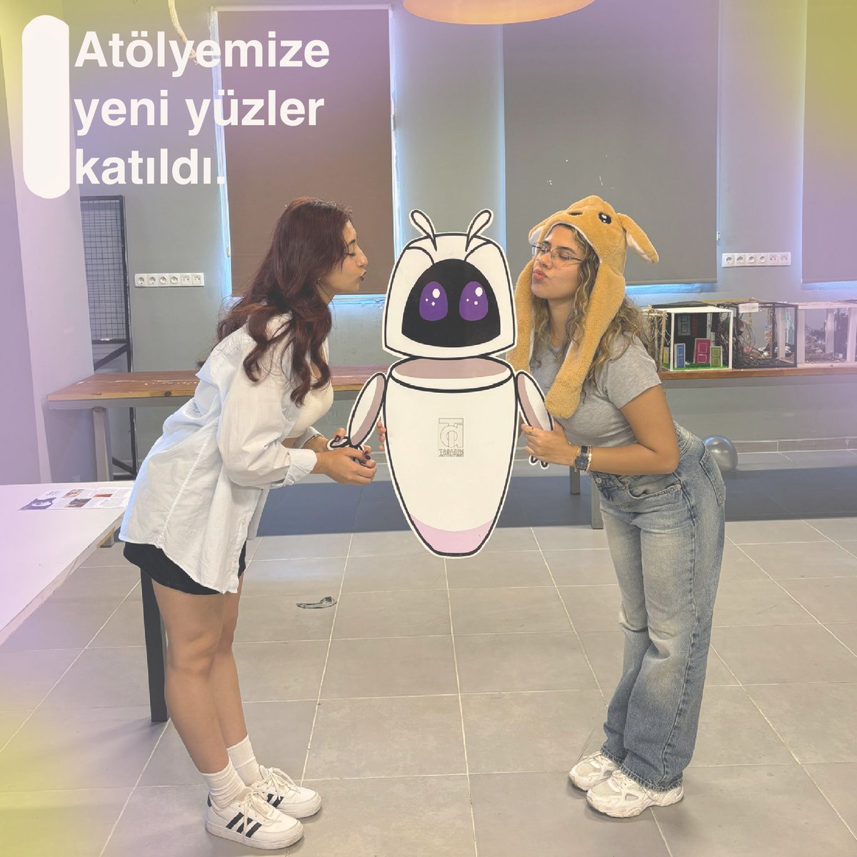 tasarimatolye09's tweet photo. Geçtiğimiz hafta atölyemizde neler oldu bilmek ister misin ? 🥳
Tasarım atölyesi #dump sizlerle ✨️
#adu #vcd #vcdstudent #student #university #team #designers https://t.co/ExzQRMN5eI