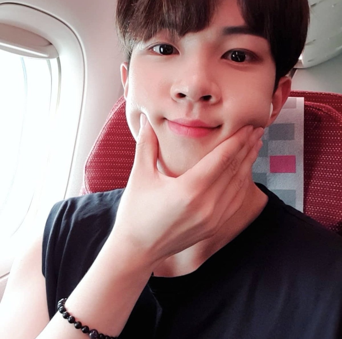 TO_77H_0l's tweet photo. 아니진짜로
# 모찌샷, 말랑샷 살리기 프로젝트
태초에 말랑샷이 있었다 .. https://t.co/H9poiHuGla