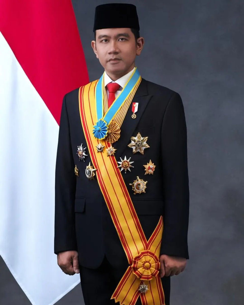 FidelisEffendi's tweet photo. Presiden dan Wakil Presiden RI ( 2024 - 2029 ).

Selamat bekerja pak President 🙏

#prabowosubianto 
#gibranrakabumingraka 
#presidenprabowo 
#prabowogibran https://t.co/JSSOg3YYB0