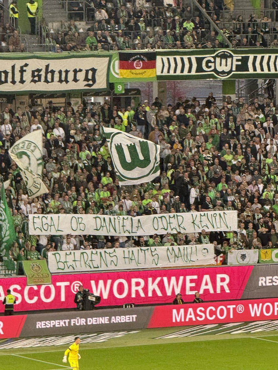 runnertobi's tweet photo. Wolfsburg Kurve stabil in alle Richtungen heute. #WOBSVW https://t.co/KuSstNvIeB