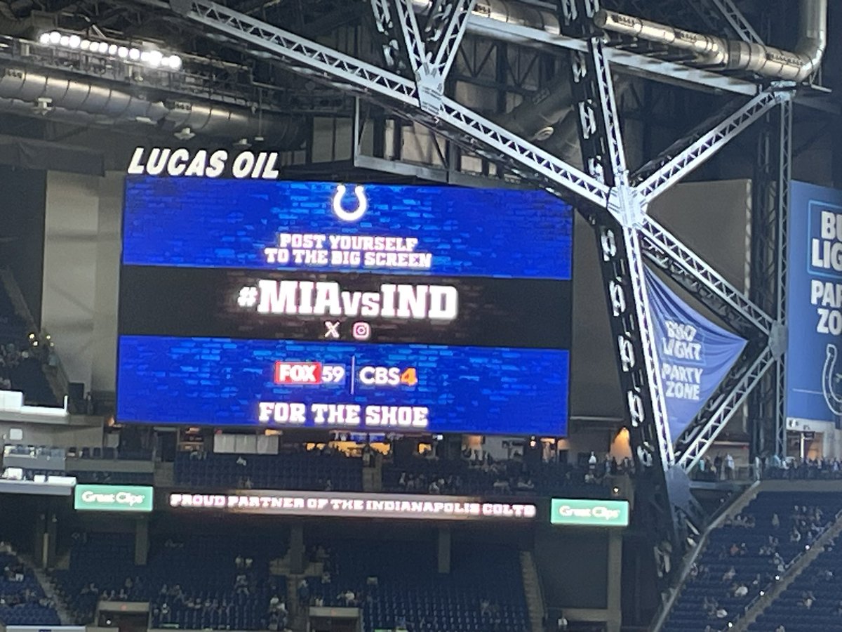 cdrnation's tweet photo. Today we honor Dallas Clark #44. Bostyn grew up watching #44 play. We both had his jersey back in the day. #MIAvsIND For the Shoe!!! @Colts https://t.co/9FAVrMQNqU