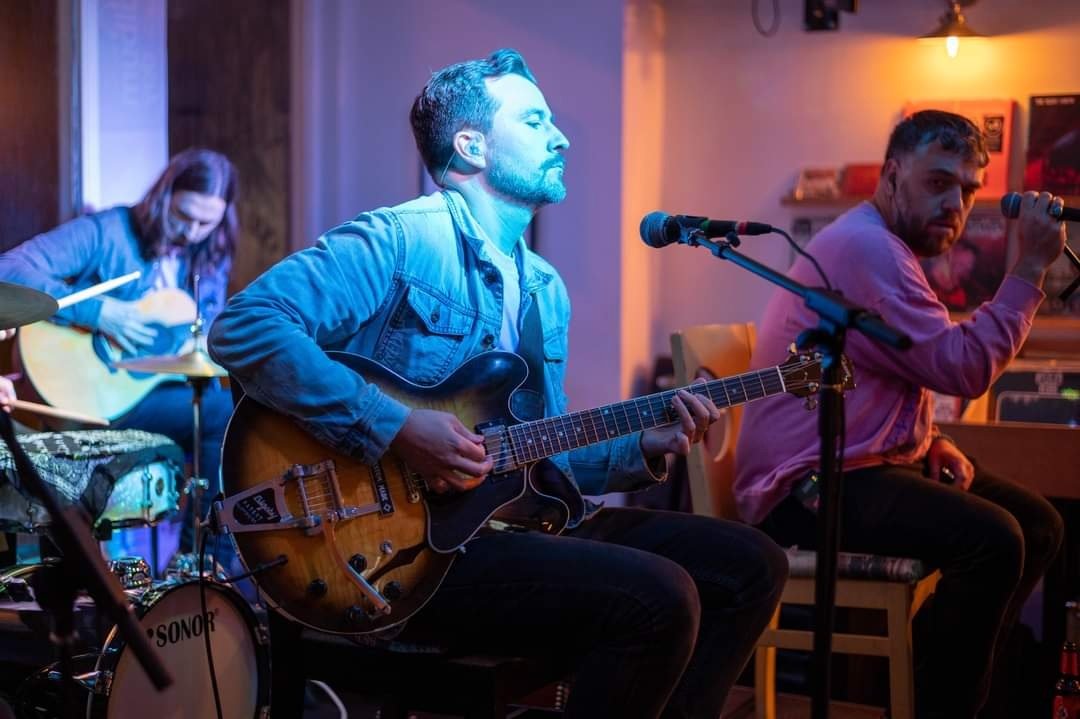 Last year's stripped-back show at <a href="/waxandbeans/">Waxandbeans</a> for the launch of our second studio album #DeltaShakedown

📸 <a href="/conga1878/">Blue22_photography</a> (20th October 2023)