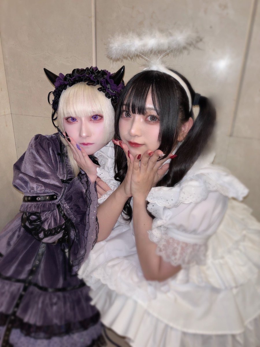 nipo712's tweet photo. のしほ㌠とふたりぼっち営業超絶忙しすぎて
たくさんお待たせしてしまいすみません(;_;)(;_;)
みんなチェキもドリンクも差し入れとかありがとうです！！！
久々に会えたり、シャンパンも特典ももらってもらえてほんとに感謝です🙇‍♀️
打ち合わせせずに、悪魔と天使であわせしたみたいになっててかわち😈😇 https://t.co/rrGQXkWybB