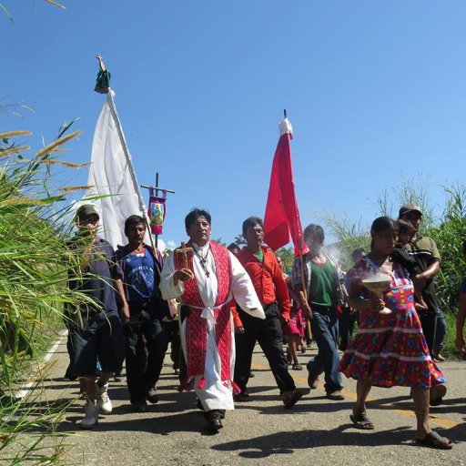 ‼️Terrible! Asesinaron en San Cristóbal al Padre Marcelo Pérez! reportan que fueron motonetos! 
De origen tsostil, acompañaba a los pueblos de raíz maya, defensor de derechos humanos, del territorio, de la espiritualidad. Ayudó a mucha gente en la actual guerra civil en #Chiapas