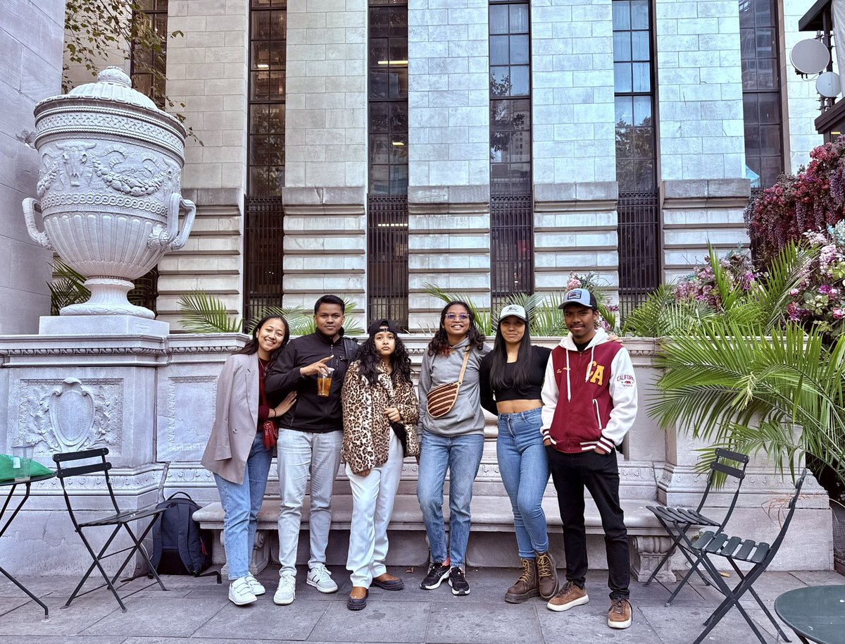 Mialee_r's tweet photo. Ndao Hisotro Kafé improvisé à New York ! 

La discussion a été transmise en live sur le compte ig @ndaohisotrokafe pour ceux qui veulent écouter les échanges entre Nya Rafali, Rindra Rambeloson, Mialee.raz, Luc Rakotonirina et Miantso ! https://t.co/QnezptIR9q