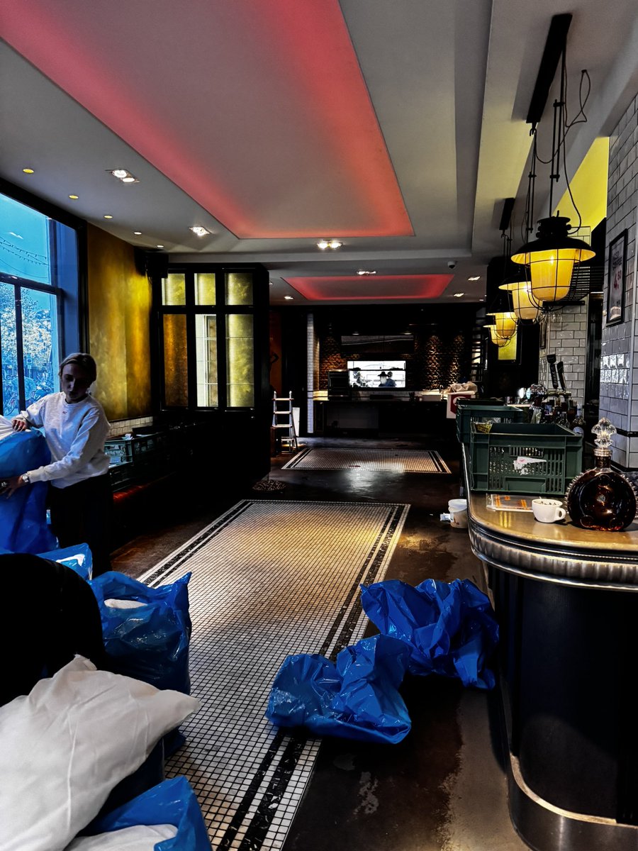 Ontmanteling begonnen. 1 november 17:00 re-opening!