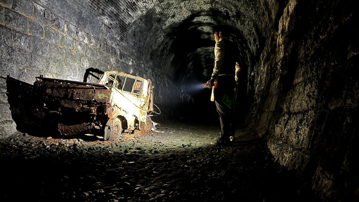 ♯お久しぶりです。
♯朽ち果てたトラック
♯半分自然に帰ろうとしてる
♯トンネル
♯今週配信予定
♯ガスマスクの呼吸が大きめ
♯ズボンに写る謎の光