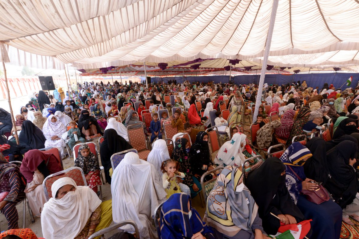حضور نبی اکرمﷺ نے ہمیشہ عفو و درگزر، صبر، اور شکرگزاری کی تعلیم دی۔ آپ ﷺ نے ہمیں یہ بھی سکھایا کہ ہر انسان کے ساتھ حسن سلوک کرنا ہے، چاہے وہ ہمارا دشمن ہی کیوں نہ ہو۔
ڈاکٹر حسن محی الدین قادری کا پہاڑ پور میں منعقدہ عظیم الشان "رحمۃ للعالمین کانفرنس" سے خطاب
#LoveForTheProphet