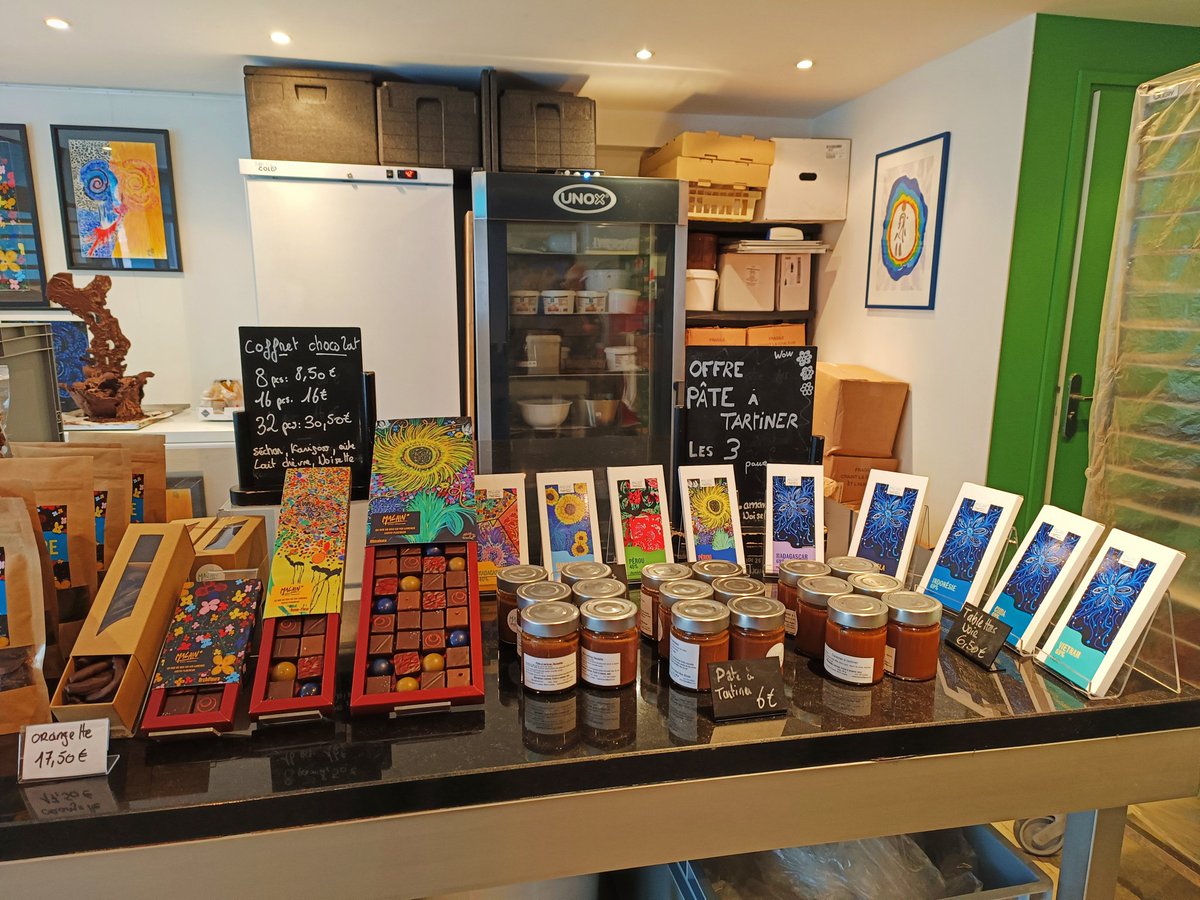 valerie7456's tweet photo. Quel bonheur d'avoir découvert cet artiste chocolatier #Malain à #Lomener 🍫
Merci pour l'accueil chaleureux 🤗 Les tableaux sont magnifiques et colorés 💛🧡💙 https://t.co/6iDkd6PZ0I