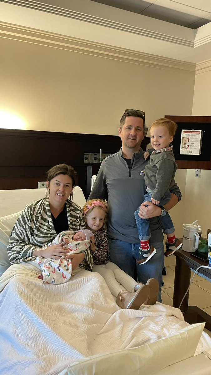 Loree Anne Paradise tweet media